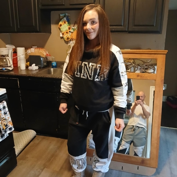 Meet your Posher, Danielle - Picture 4 of 6